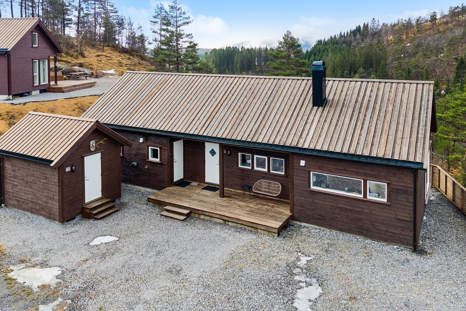 Inngangsparti og parkering. Galleribilde