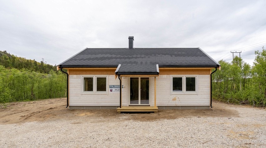 Fasade mot verandadør inn til stuen. Galleribilde
