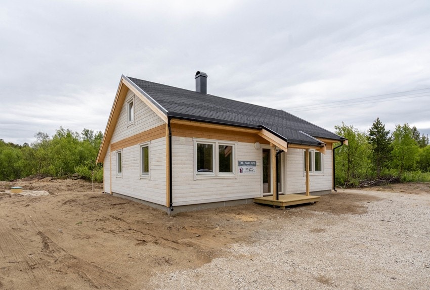 Moderne hytte med romslig tomt, naturskjønn beliggenhet, perfekt for familieidyll. Klar for å bli ditt nye fristed/hjem! Galleribilde