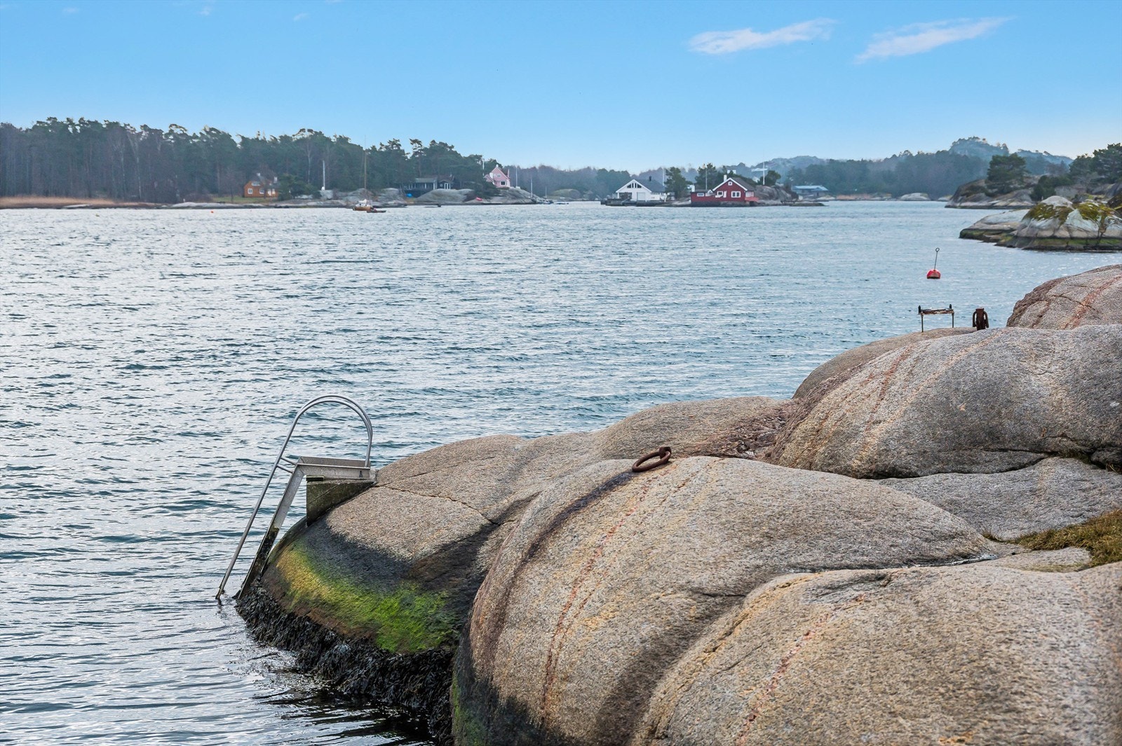 Nebba - et populært badested for store og små på Engø Galleribilde