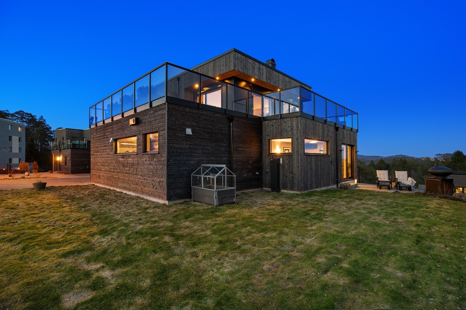 Hage og fasade Galleribilde