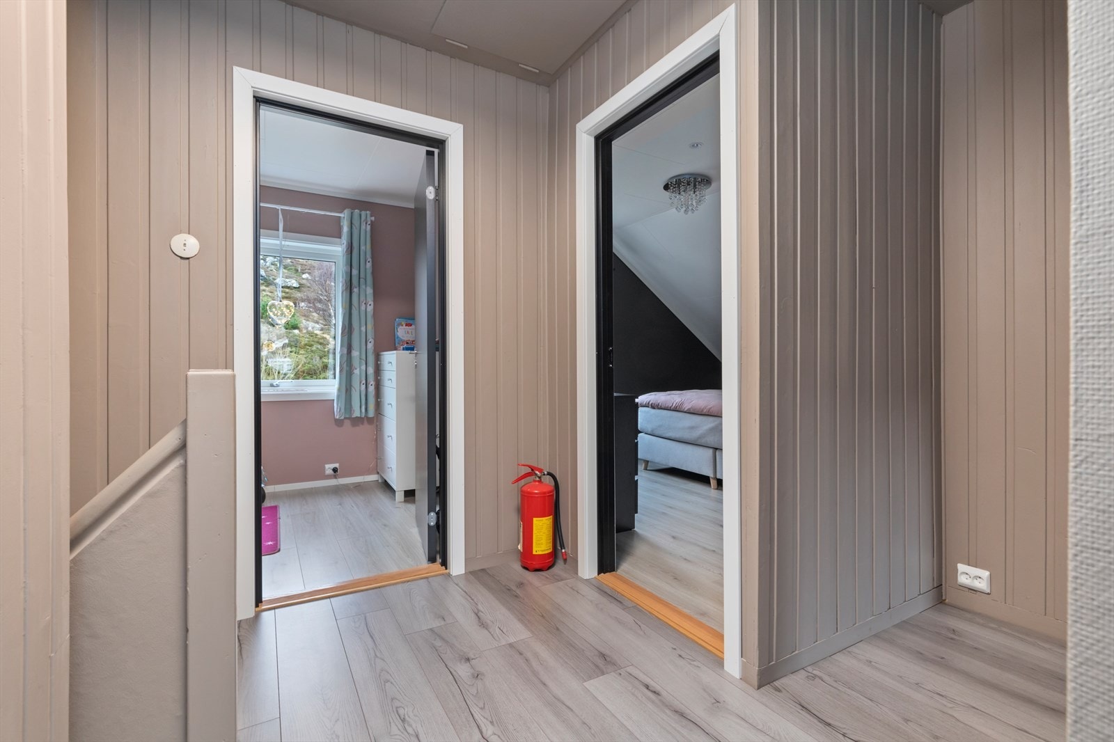 Loftgang mot soverom Galleribilde