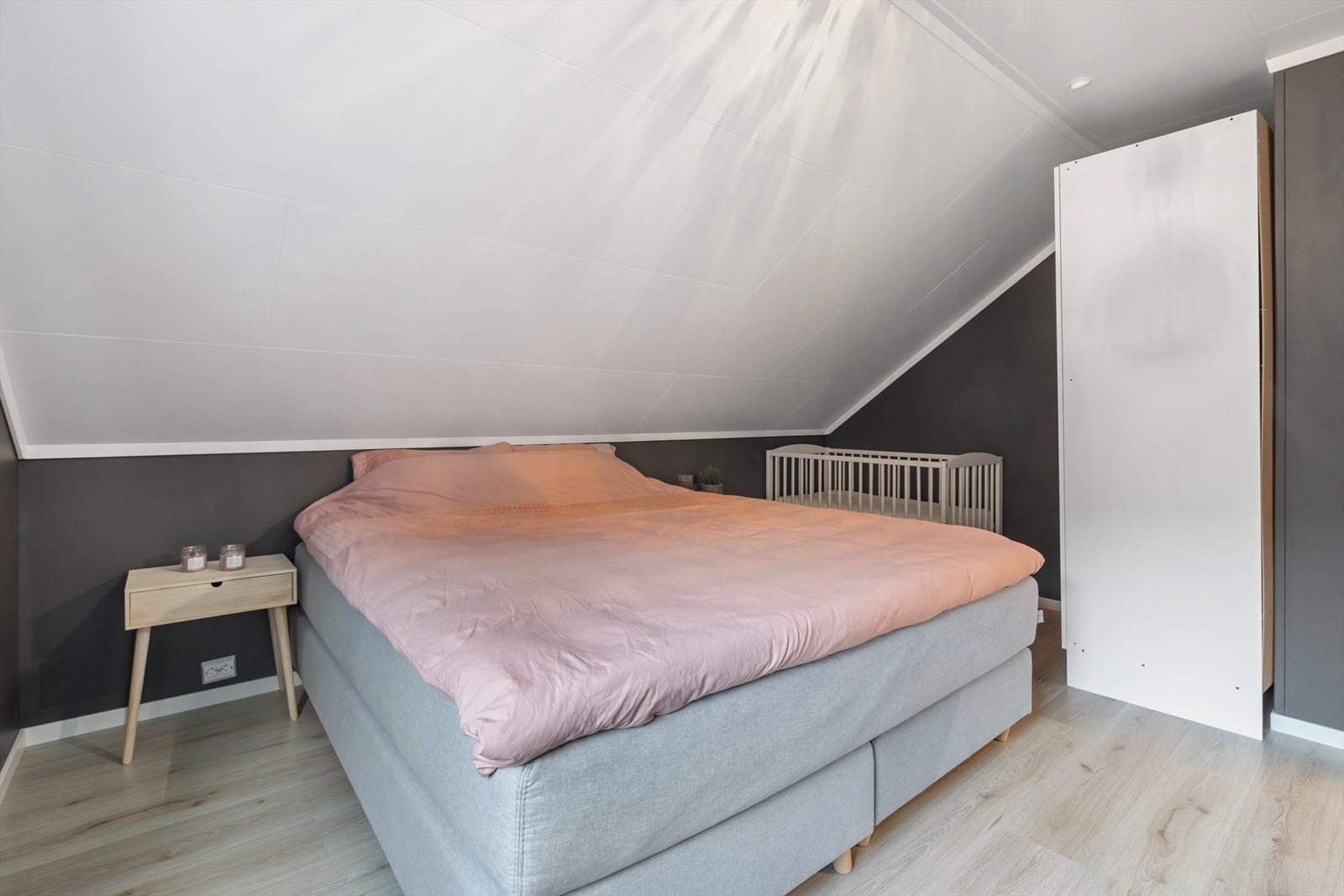 Hovedsoverom på loft Galleribilde