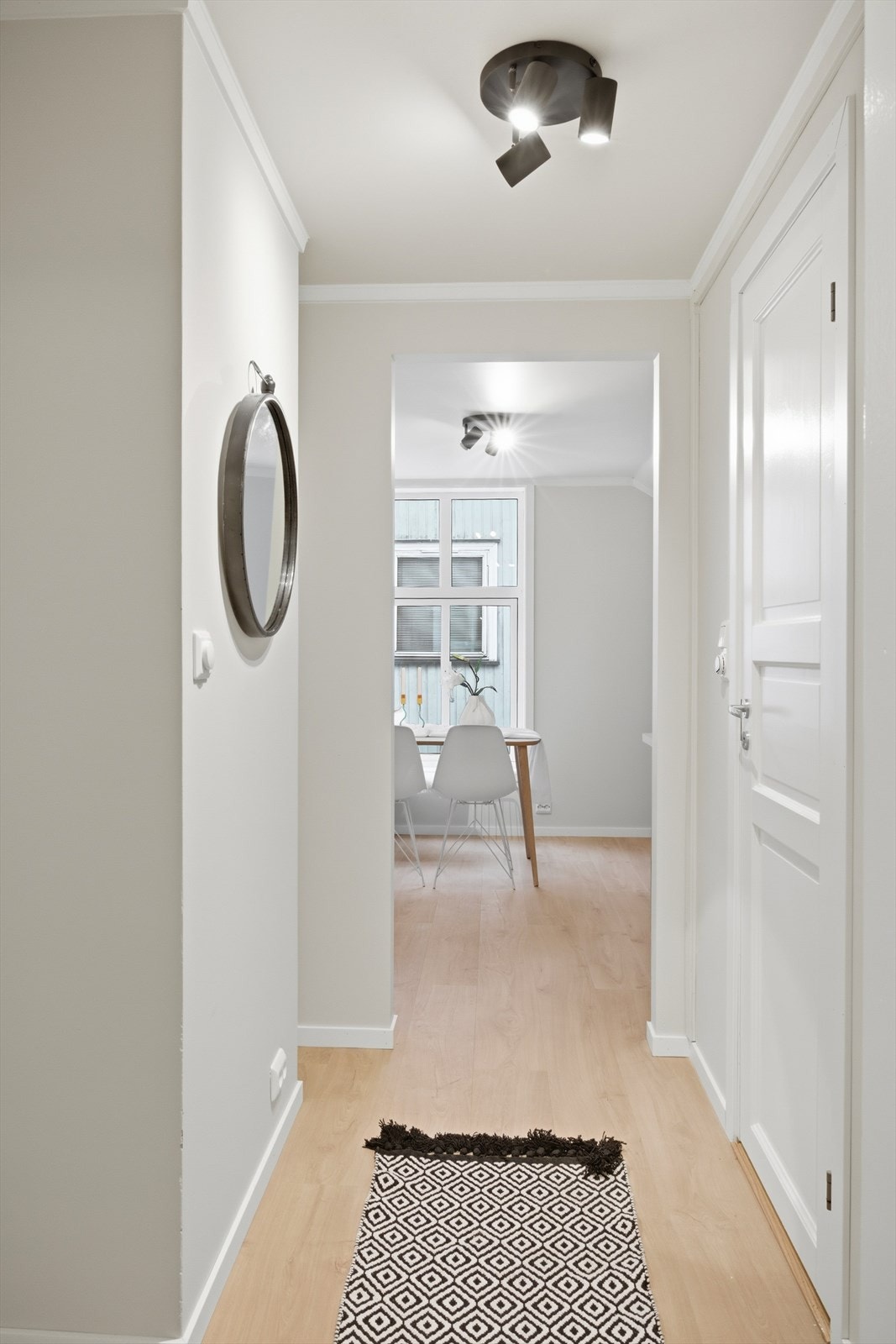 Velkommen hjem! Gang med plass for å henge fra seg Galleribilde