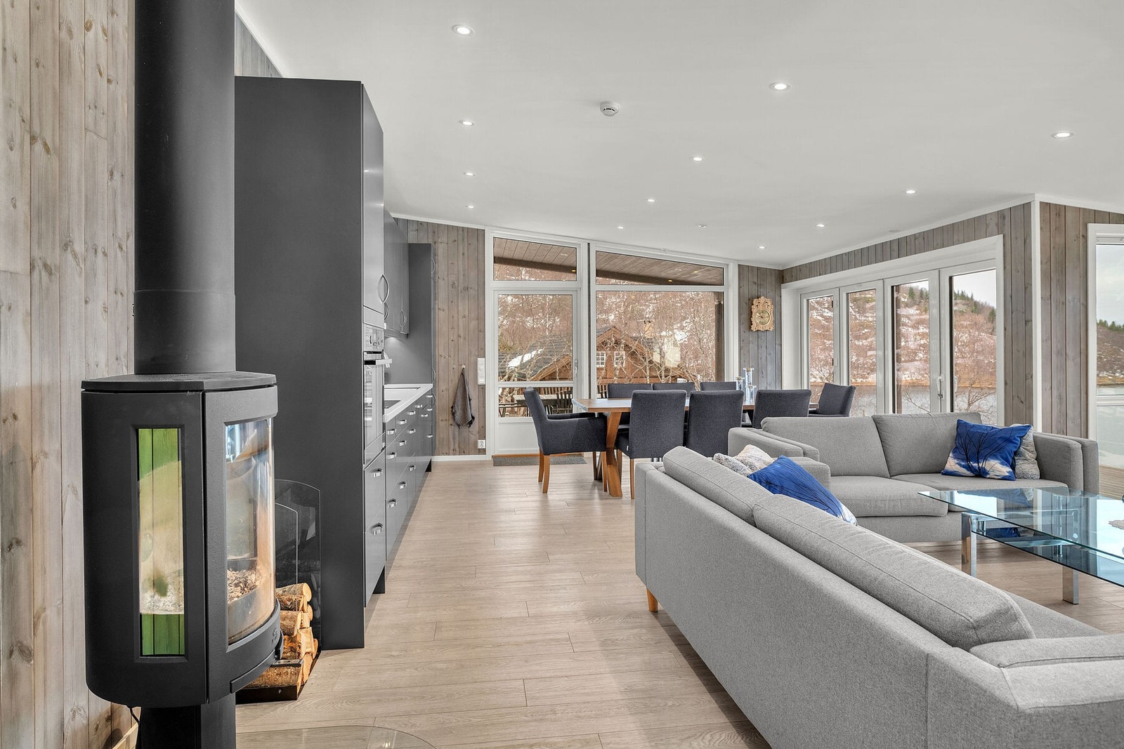 Hytta er fra 2017 og overholder en gjennomgående god standard | Foto: Lunde Images AS Galleribilde