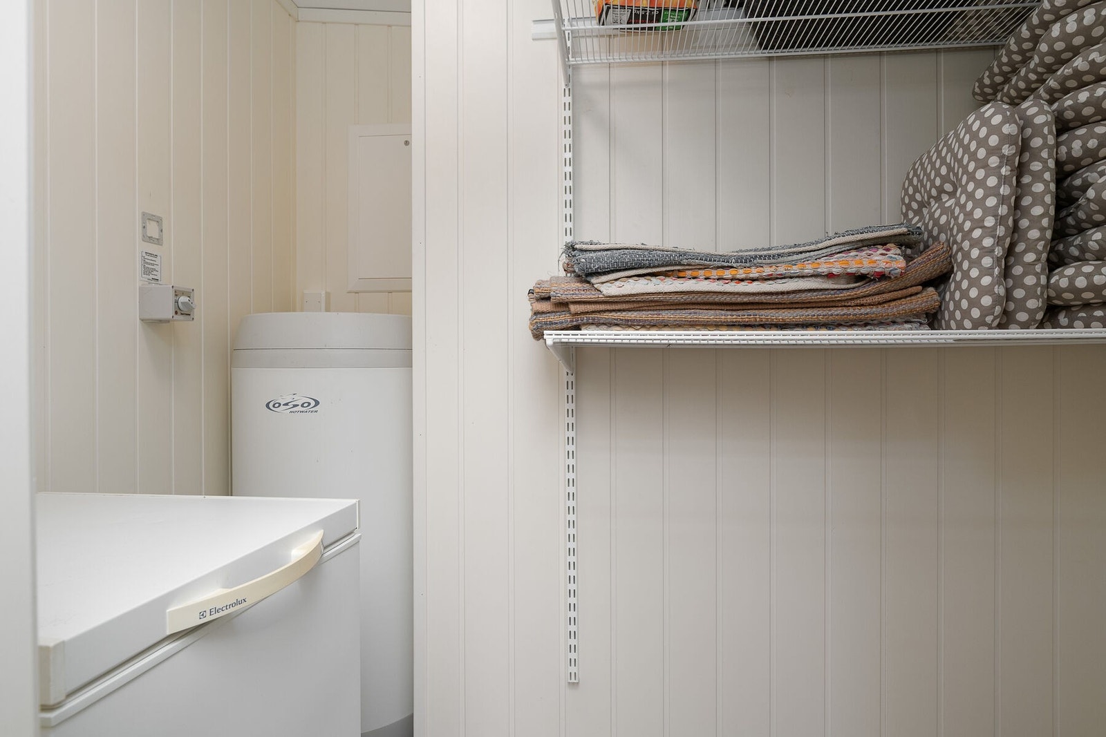 I boden er det plassert en varmtvannsbereder på 200 liter Galleribilde