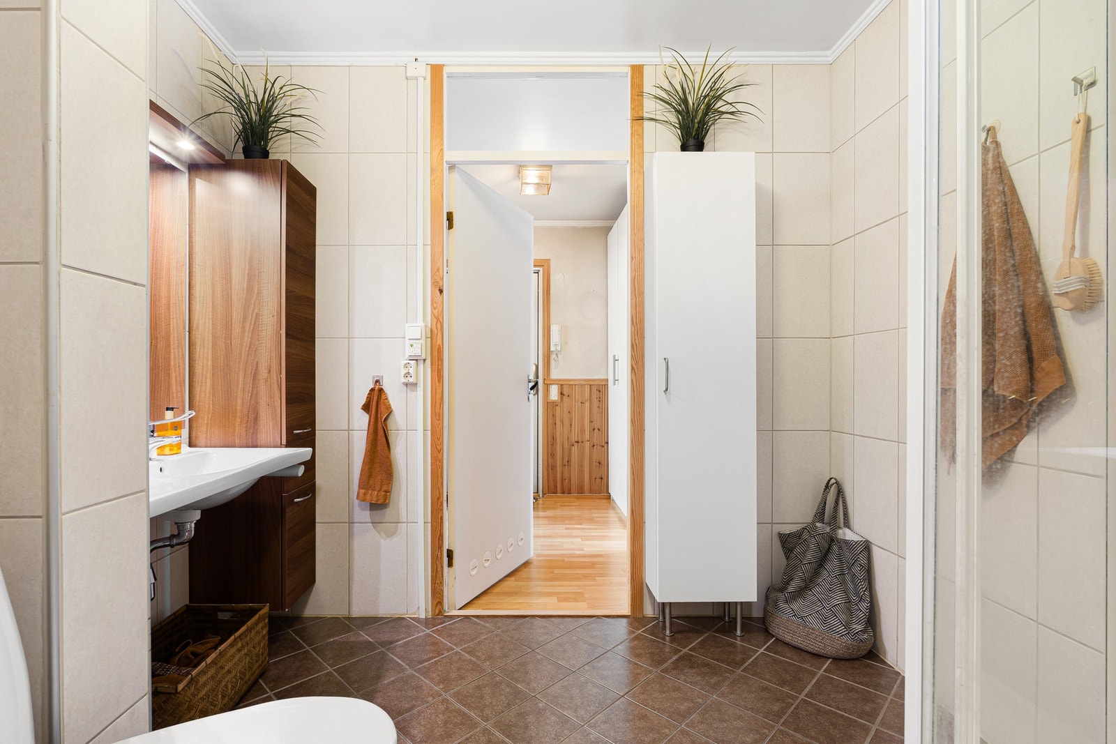 Badet er på 5 m², som gir plass til alt man skulle trenge. Galleribilde