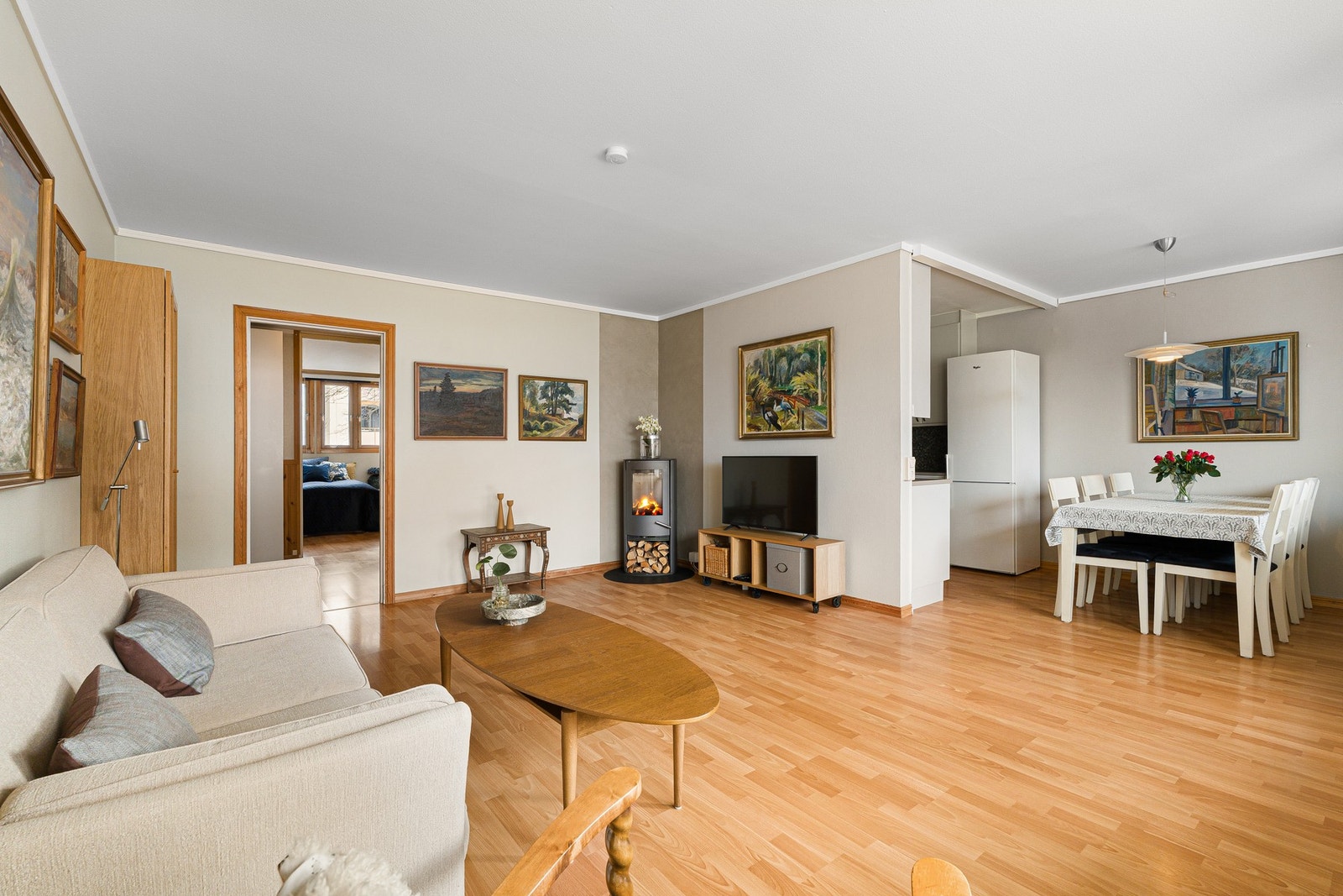 Innholdsrik 3-roms leilighet med attraktiv beliggenhet i 1. etasje. Galleribilde