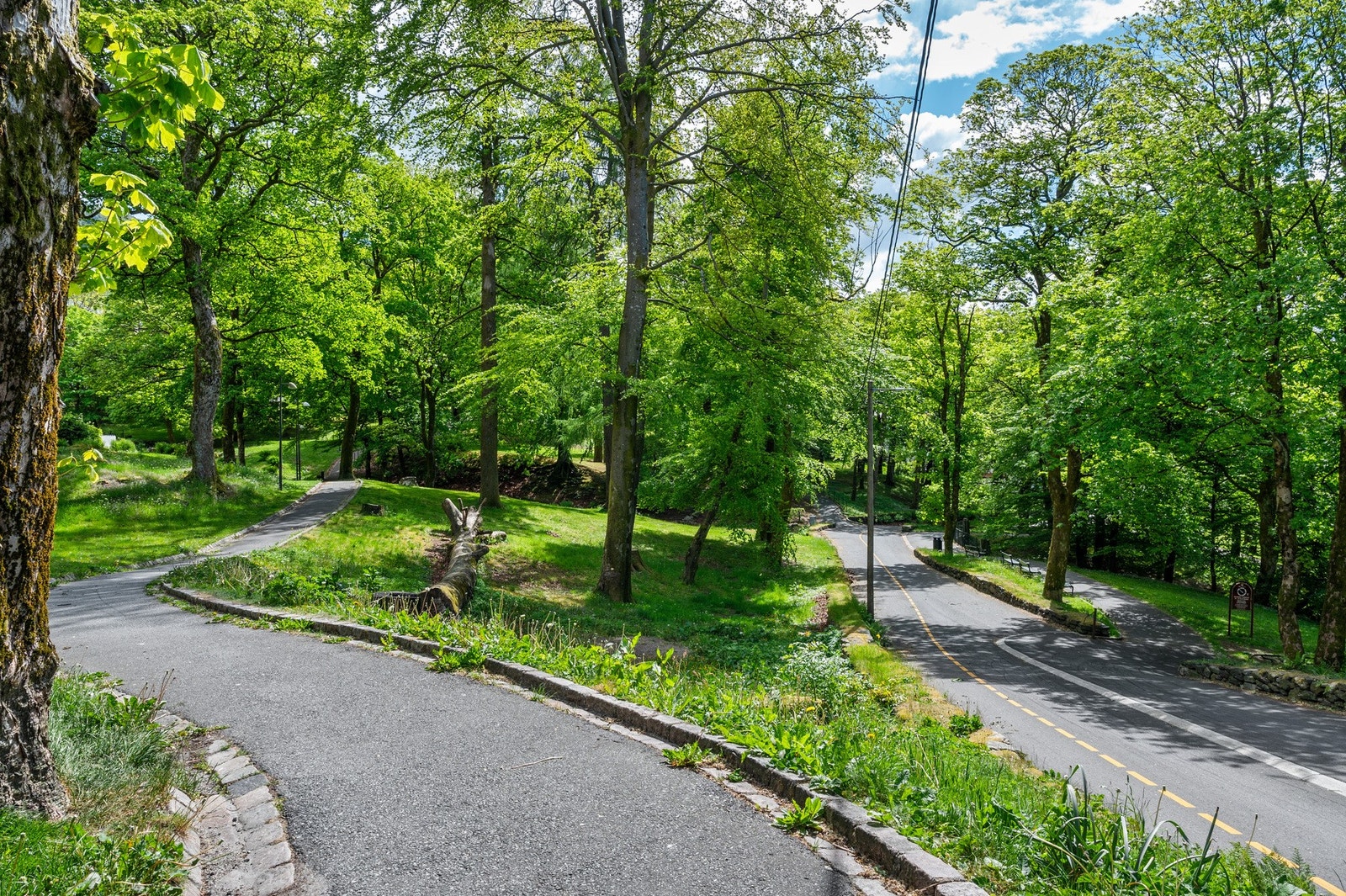 For den aktive og turglade er det rikelig med turmuligheter og aktivitetstilbud i nærområdet. For lengre turer ligger blant annet Ulriken, Nattlandsfjellet og sikk-sakken til Landåsfjellet innen kort avstand fra boligen. For en rusle- eller joggetur, kan Galleribilde