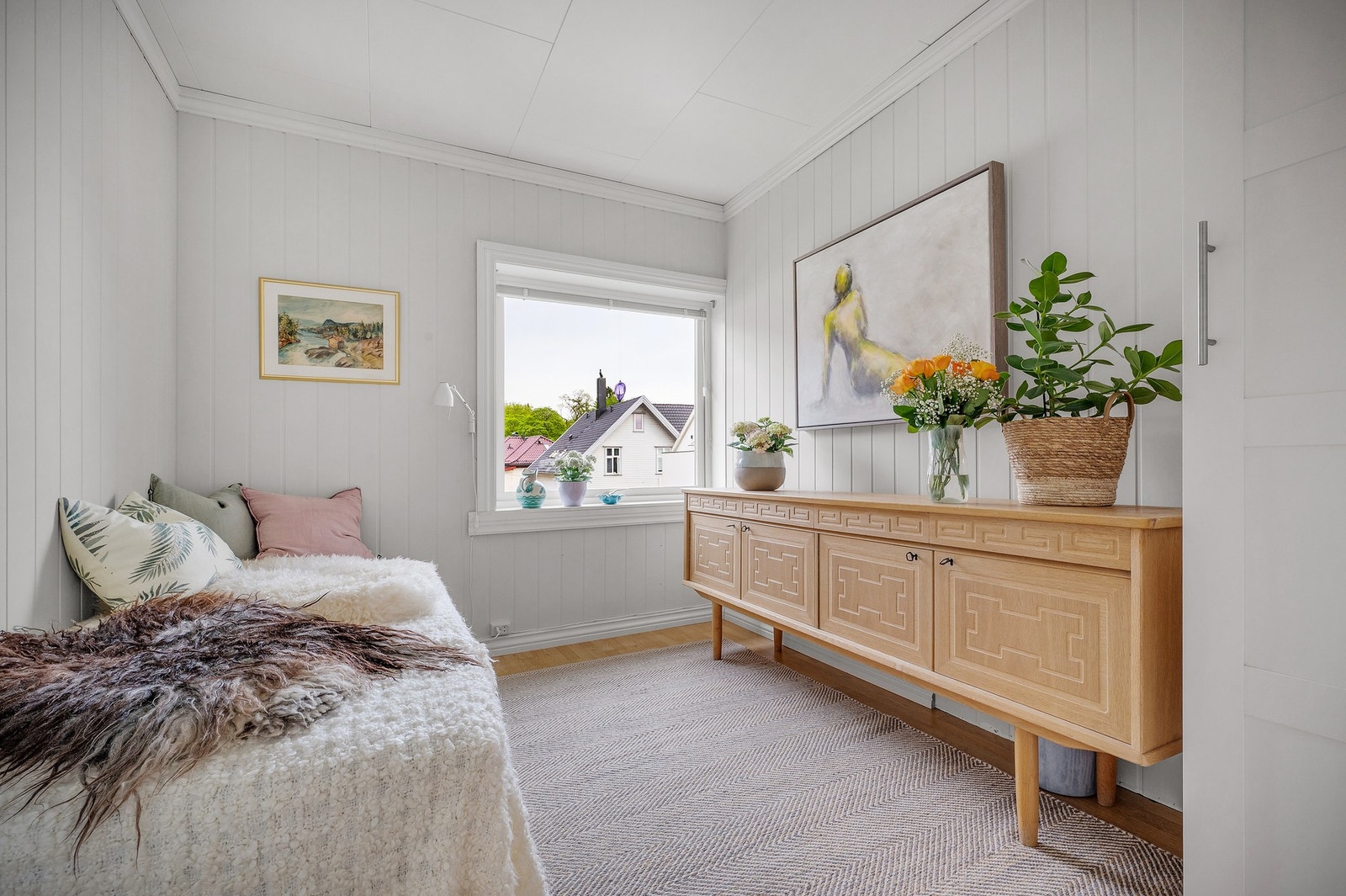 Dagens løsning er valgt for å optimalisere leieinntekter. Rommet på bildet er leilighetens tredje soverom. Galleribilde