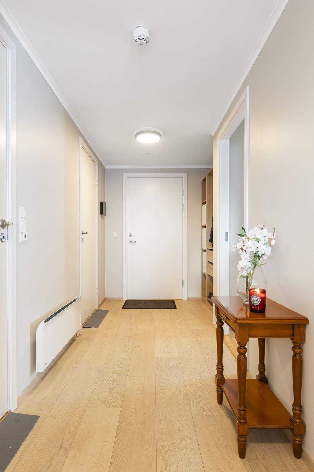 Gangen er av en god størrelse, med god plass til en garderobe. Galleribilde