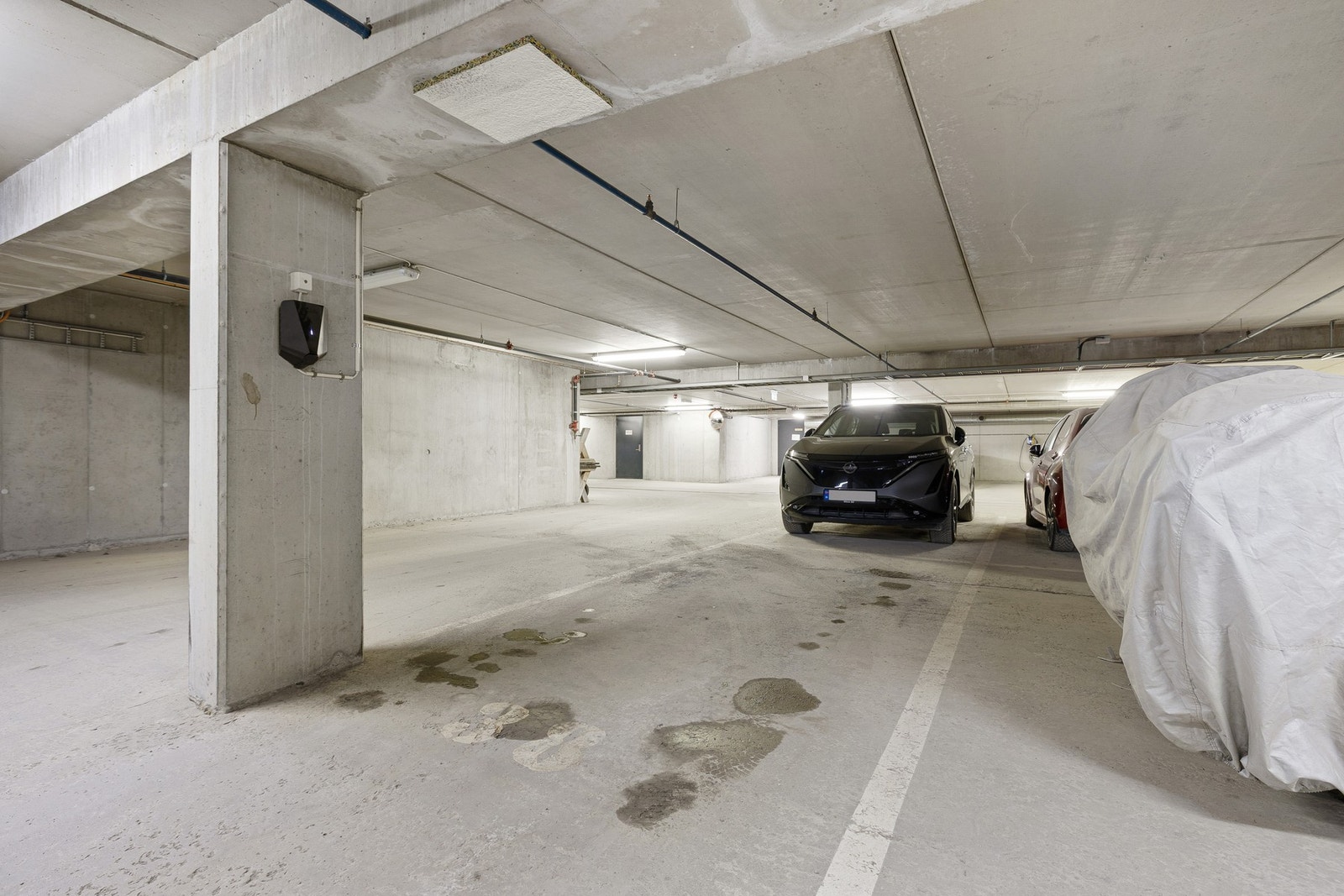 P-plass i parkeringskjeller. Galleribilde