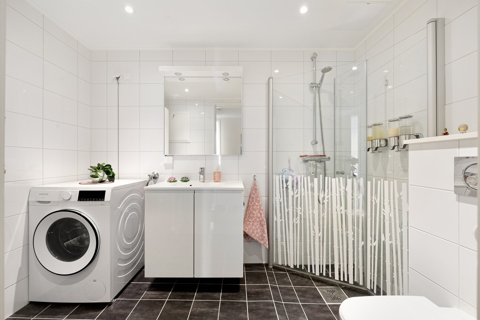 Pent helfliset bad på 4,7 kvm. Galleribilde