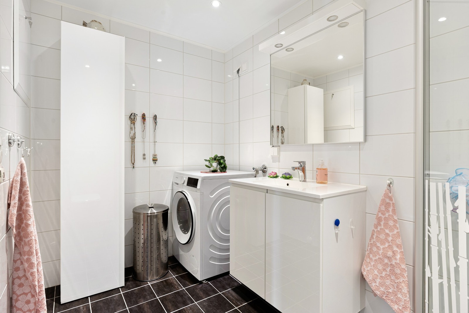 Opplegg for vaskemaskin. Galleribilde