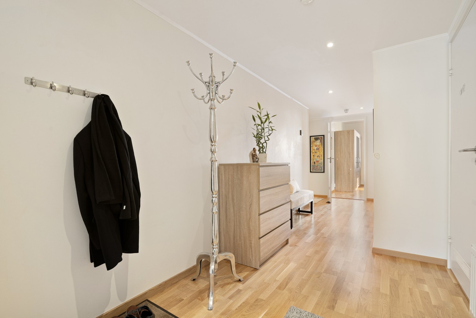 Det er parkett på gulv. Galleribilde