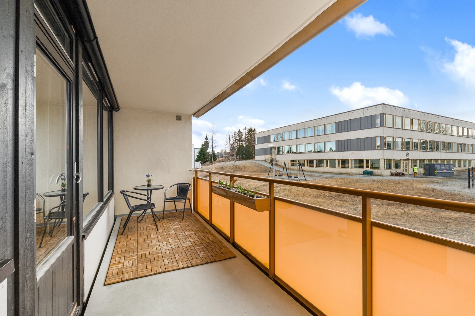 Balkongen er på 11 m², og har egen sportsbod. Galleribilde