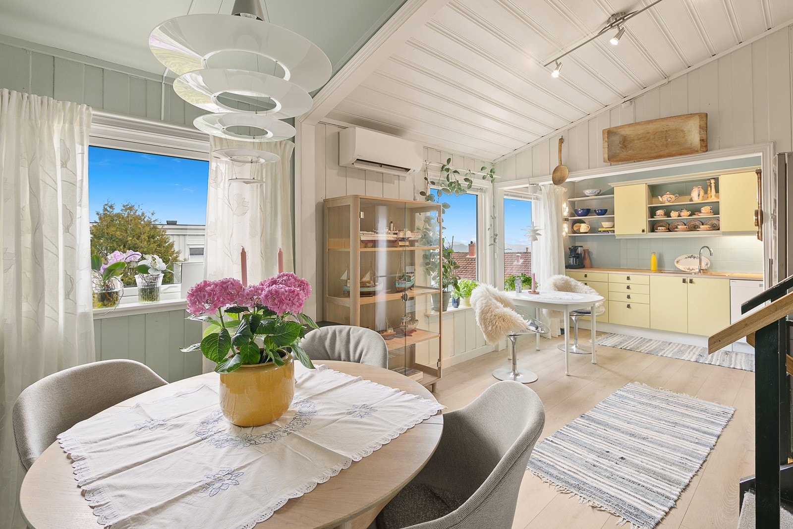 Kjøkkenet er pusset opp i 2025. Innredning fra Telekjøkken med nye fronter. Galleribilde