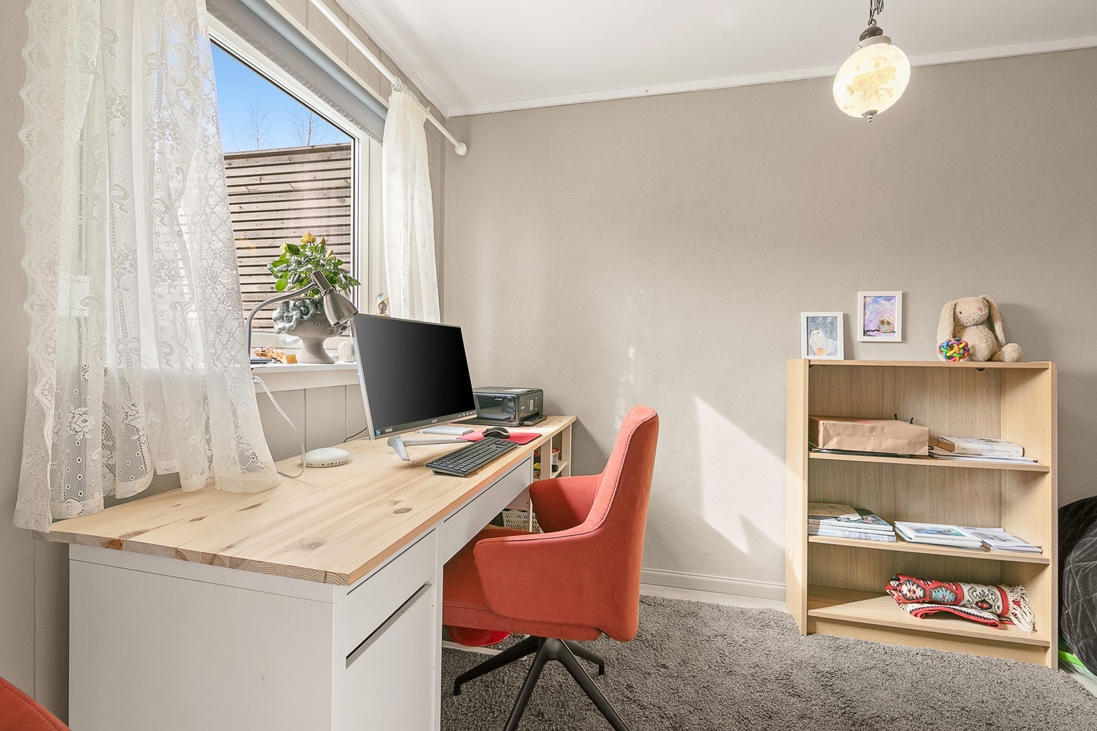 Det er 2 soverom i leiligheten. Galleribilde