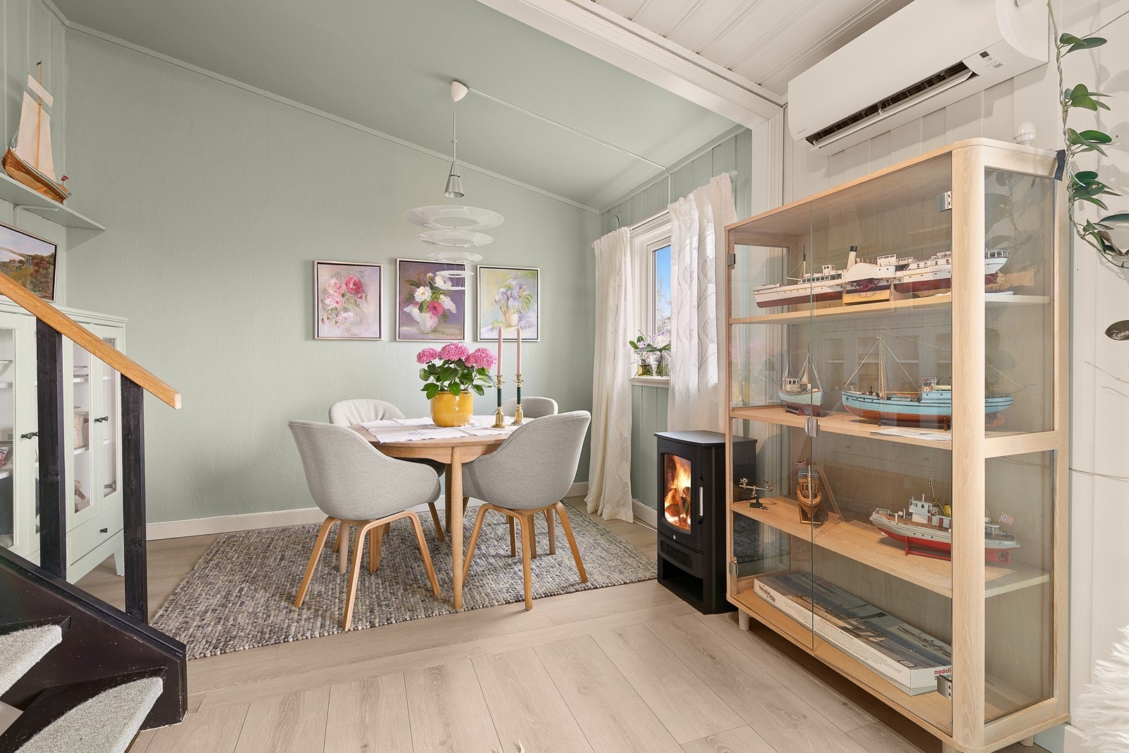 Spisestuen har tidligere vært soverom og man kan enkelt få det tilbake, om ønskelig. Galleribilde