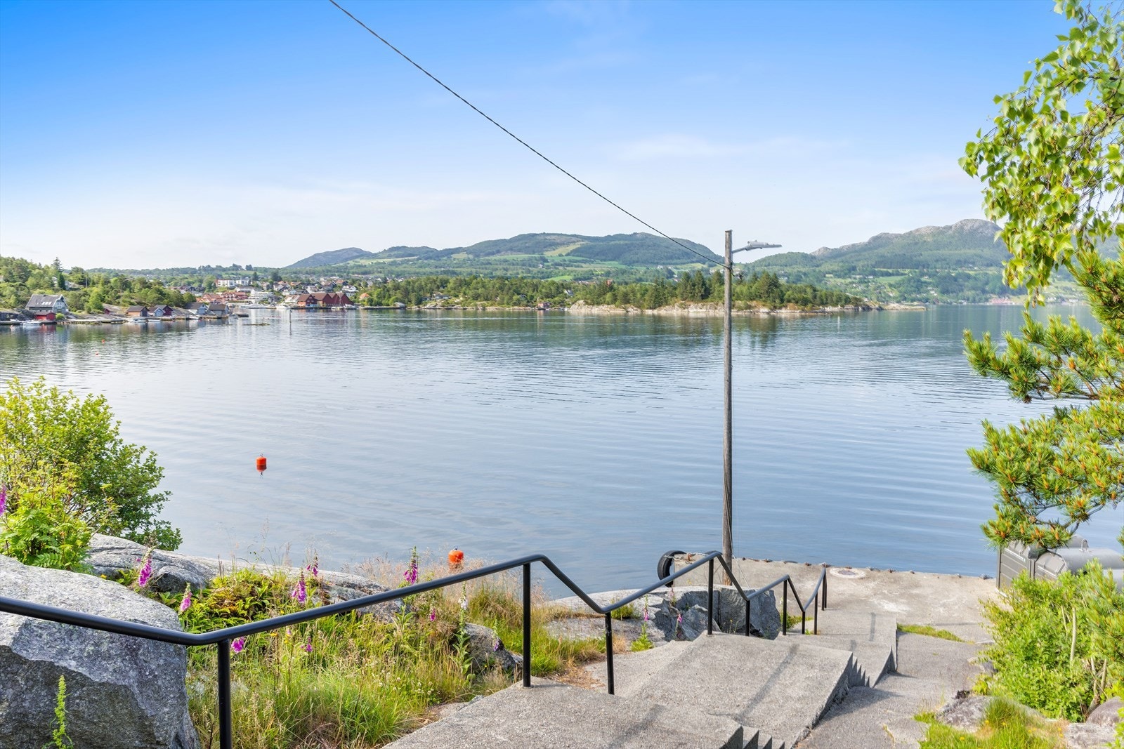 Med Sjølvik hurtigbåtkai i nærheten er det enkelt og effektivt å komme seg både til Stavanger og Hommersåk. Galleribilde