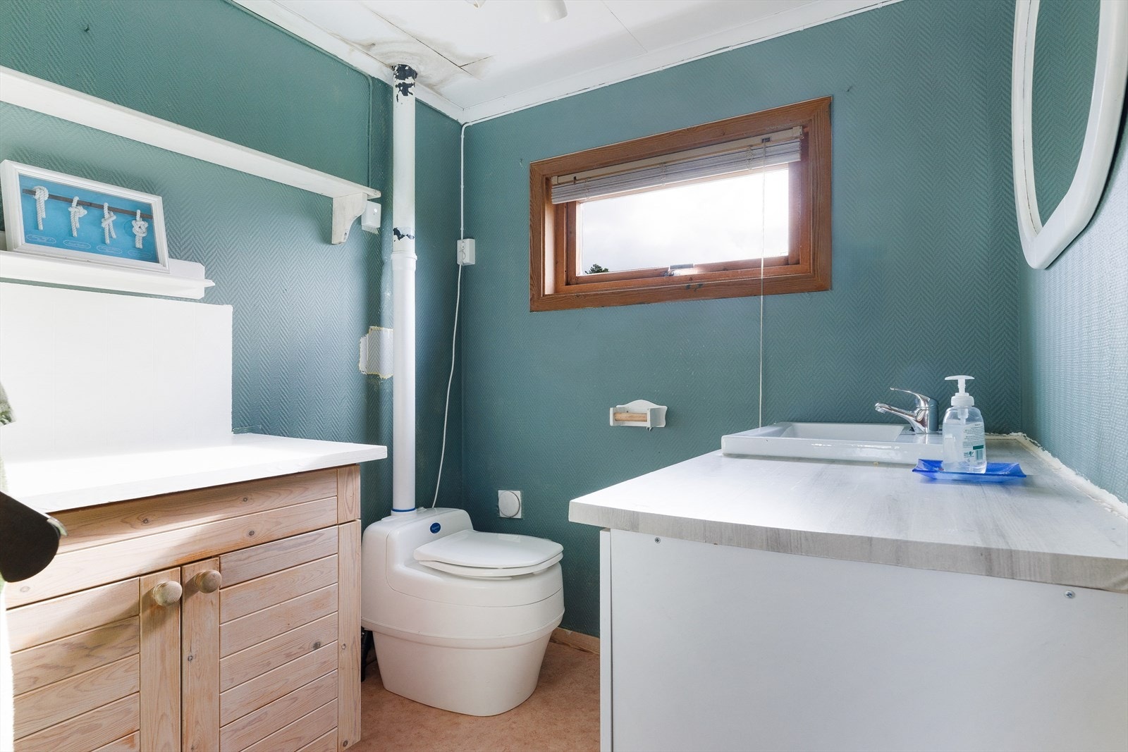 Bad med nytt elektrisk separasjonstoalett (2024). Galleribilde