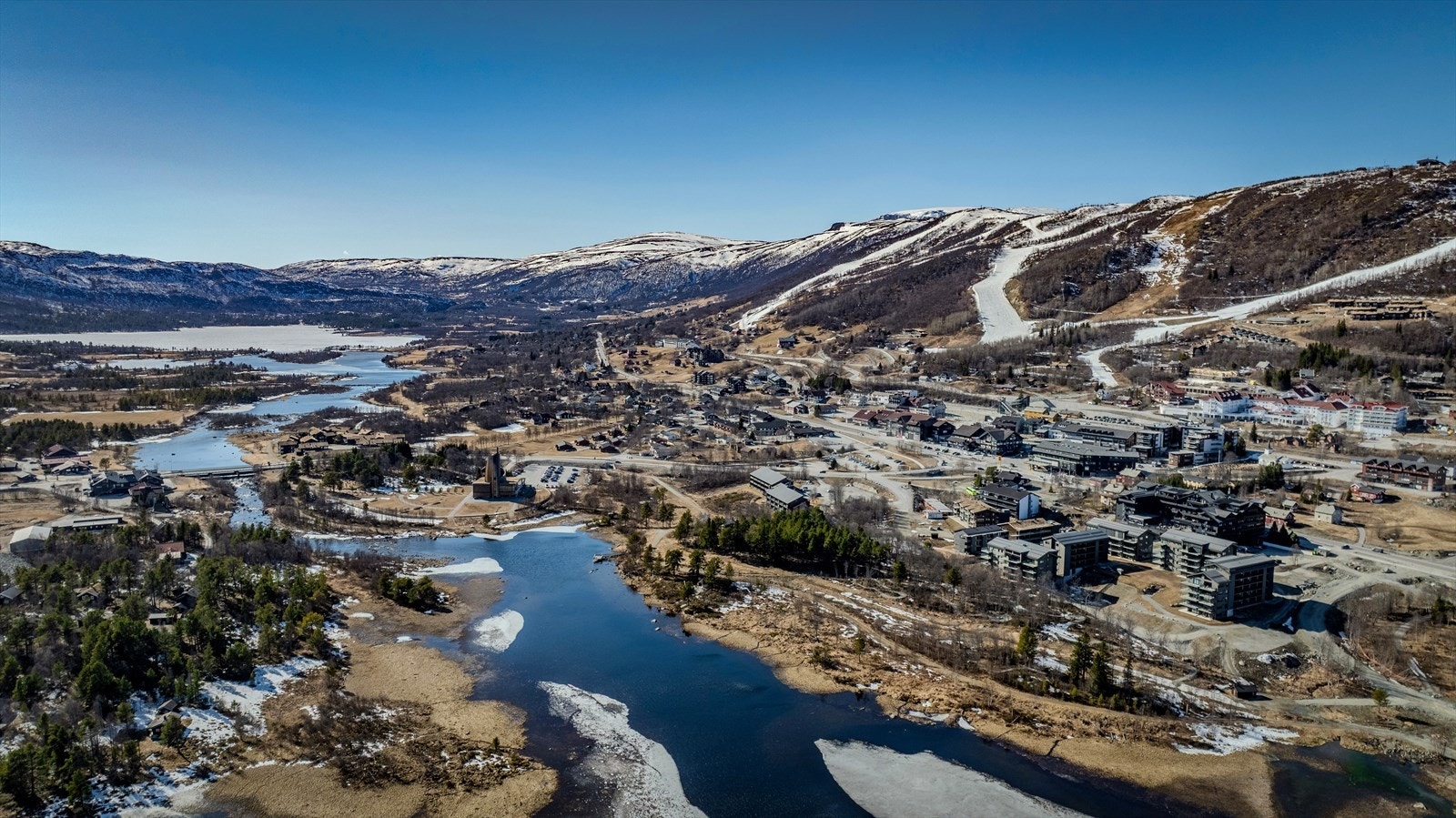 På Geilo finner du 21 heiser med 39 løyper for alle nivåer og et langrennsløypenettverk på over 550 km med preparerte spor Galleribilde
