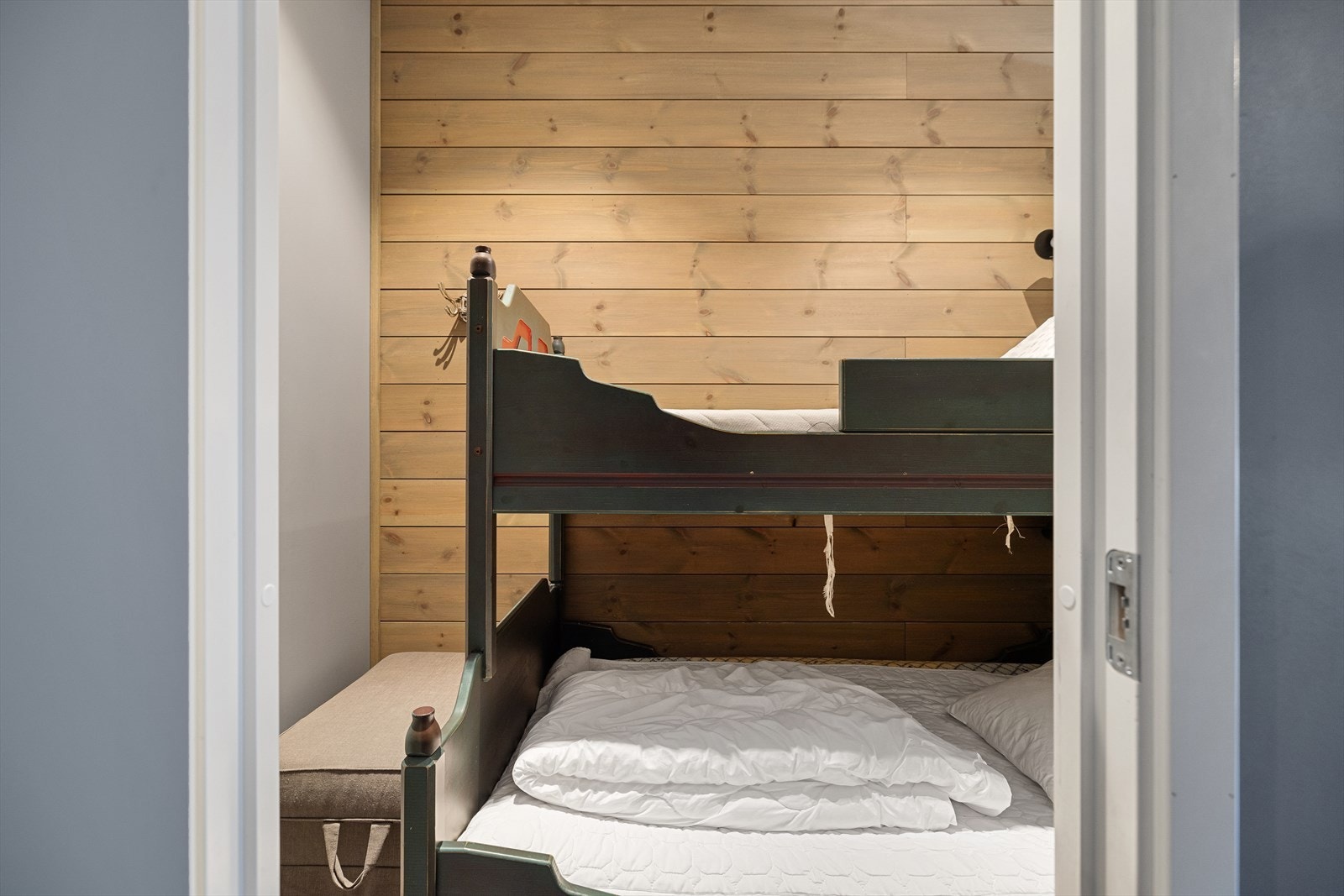 I tillegg har leiligheten en praktisk sovealkove Galleribilde