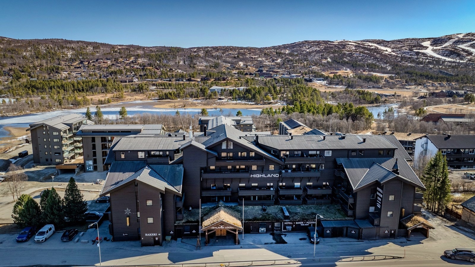 Leiliheten har god og sentral beliggenhet på Geilo, ca. 3 min gange til Geilo sentrum. Her kan du fint reise opp med tog og spasere bort Galleribilde