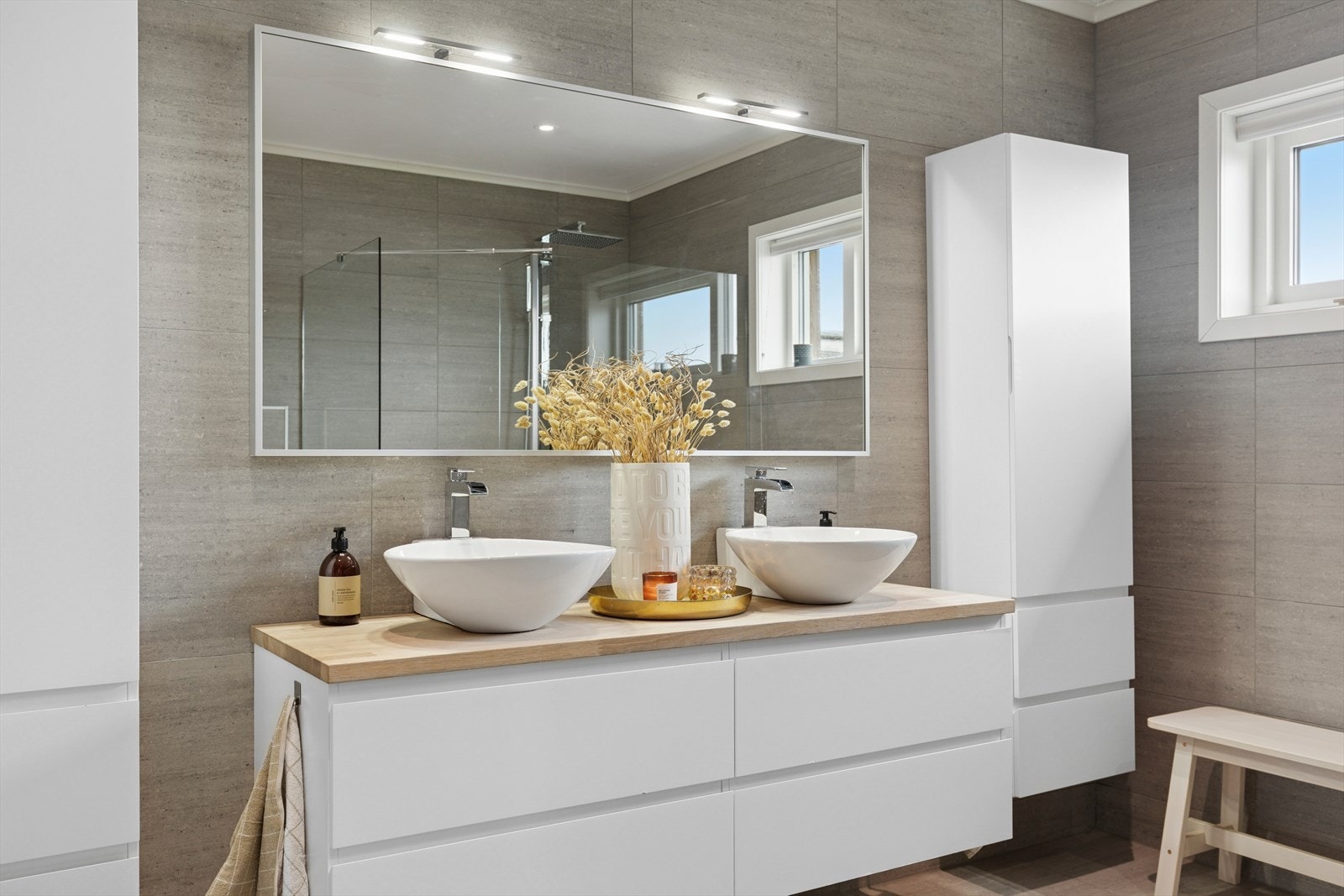 Gode oppbevaringsmuligheter i innredning! Galleribilde