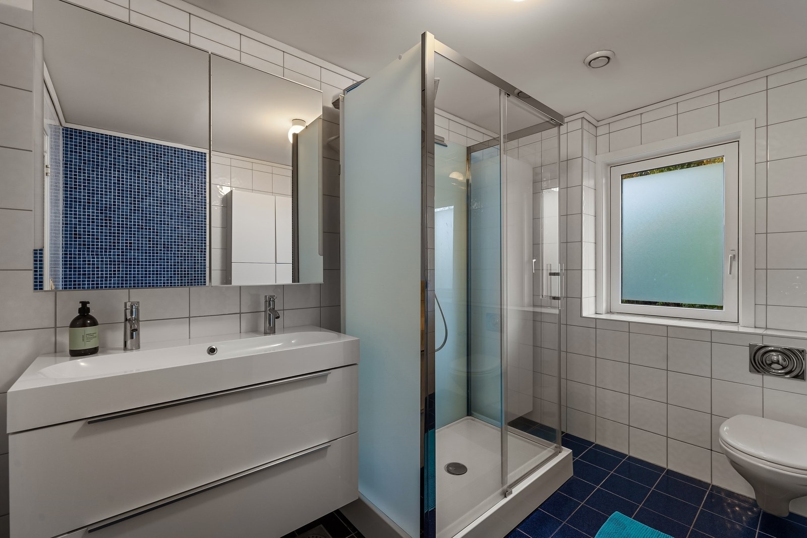 Direkte tilgang til egen bad fra hovedsoverommet Galleribilde