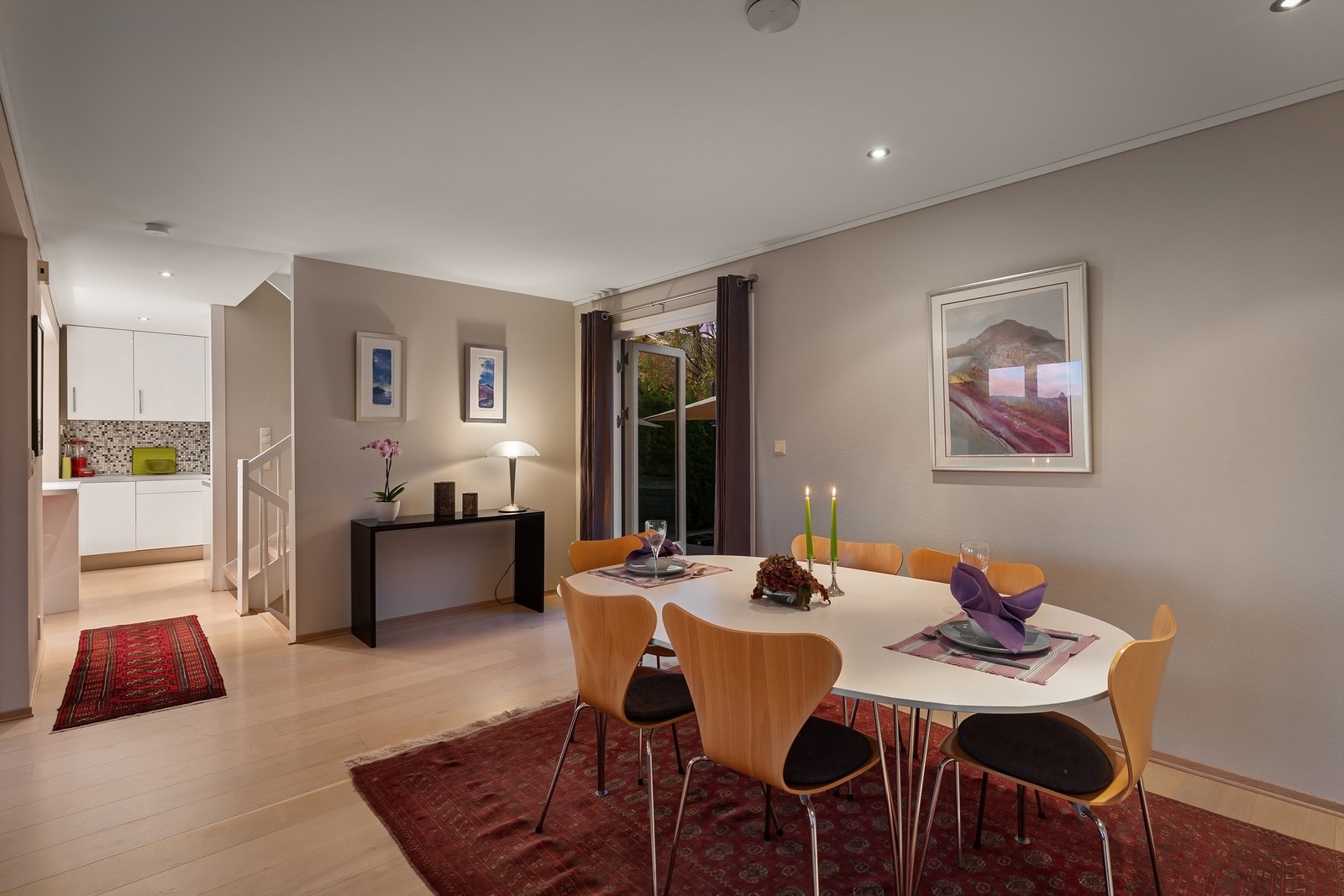 God plass til spisestue Galleribilde