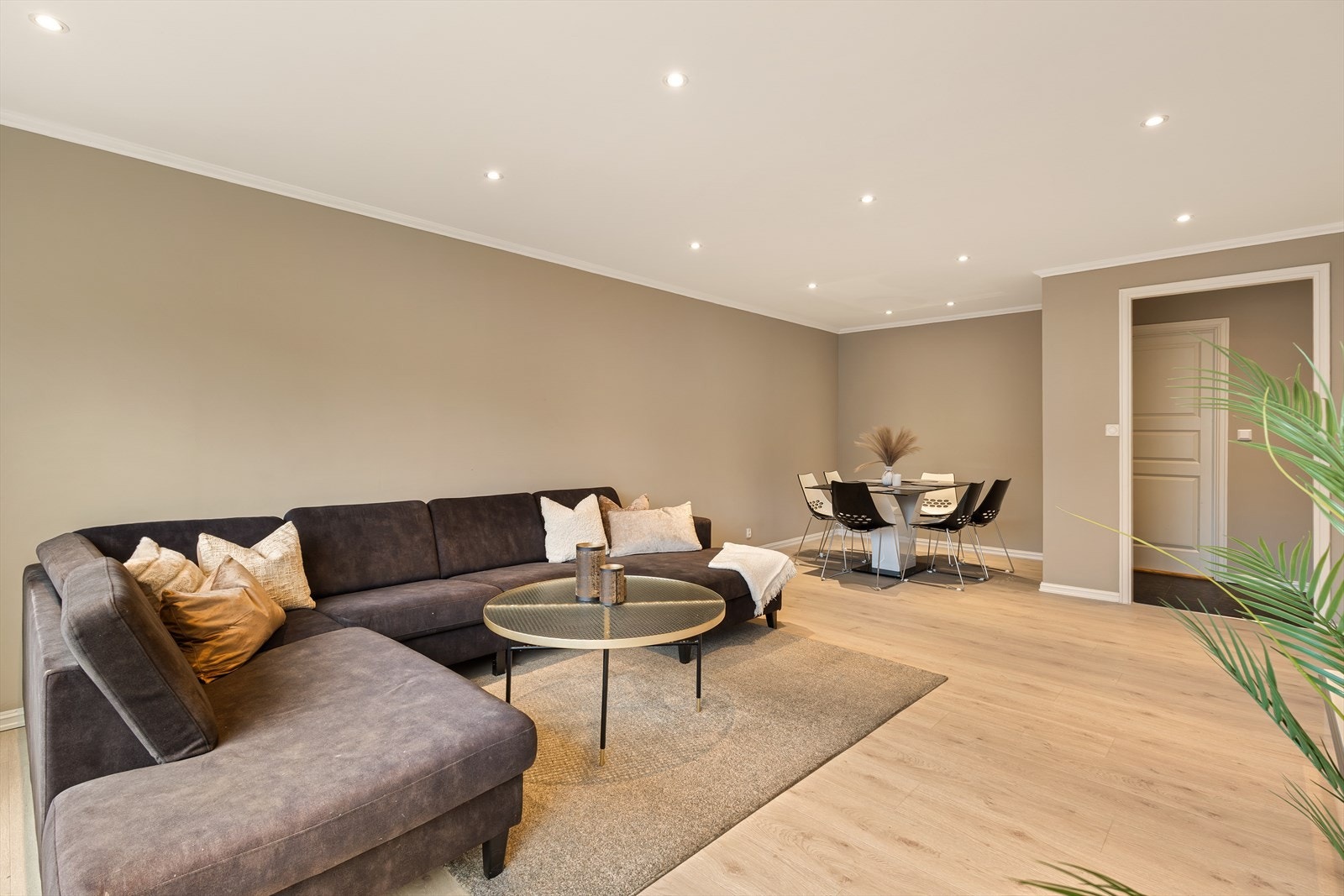 Samtlige overflater og gulv ble oppgradert i 2025 Galleribilde