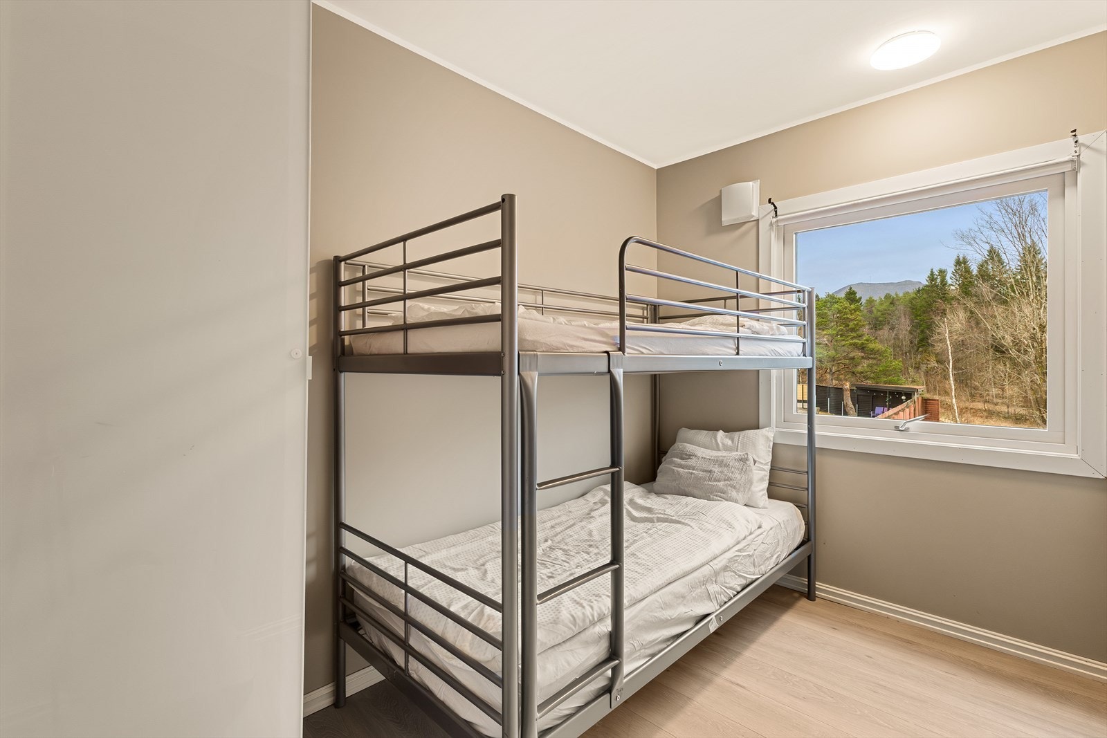 Disse rommene egner seg både som hovedsoverom, barnerom eller hjemmekontor, avhengig av behov Galleribilde