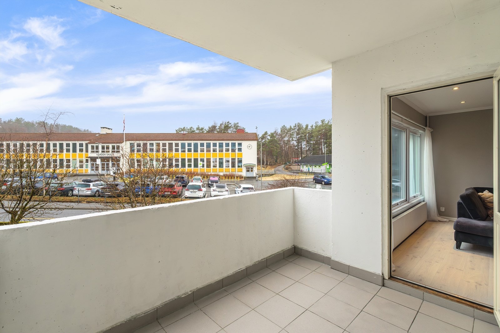 Her er det god plass til utemøbler, og et perfekt sted for å nyte solrike dager og lune sommerkvelder Galleribilde