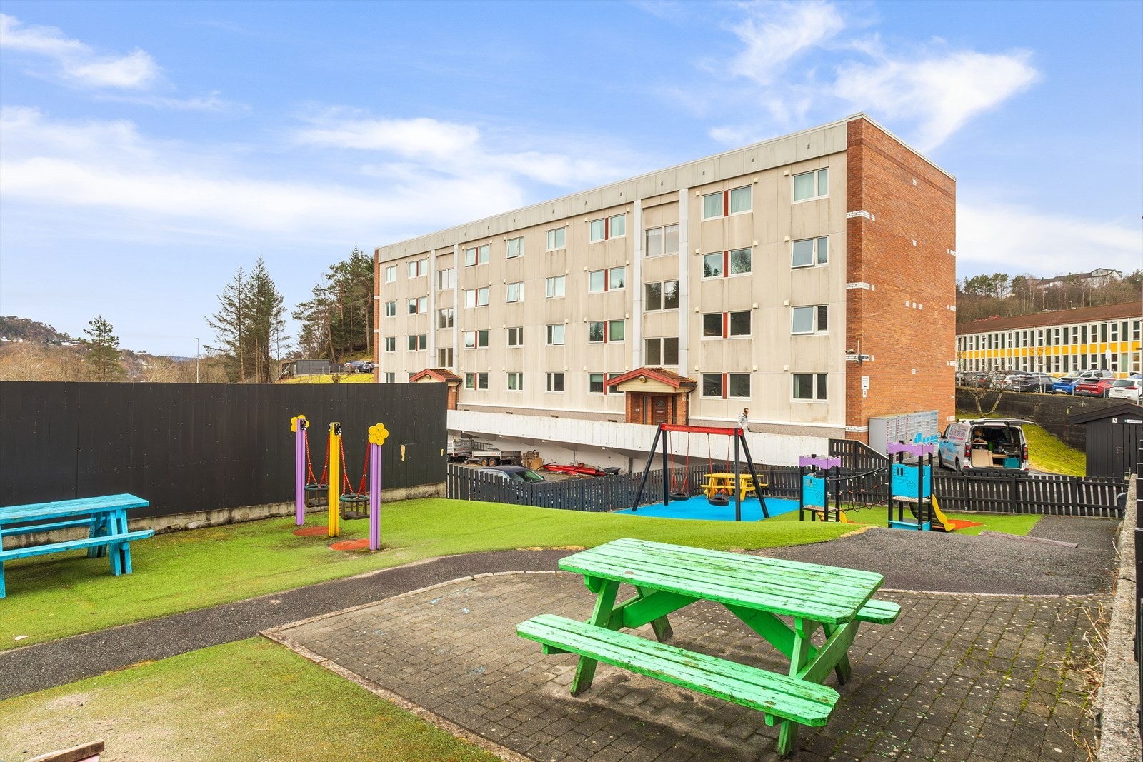 Koselig lekeplass i borettslaget Galleribilde