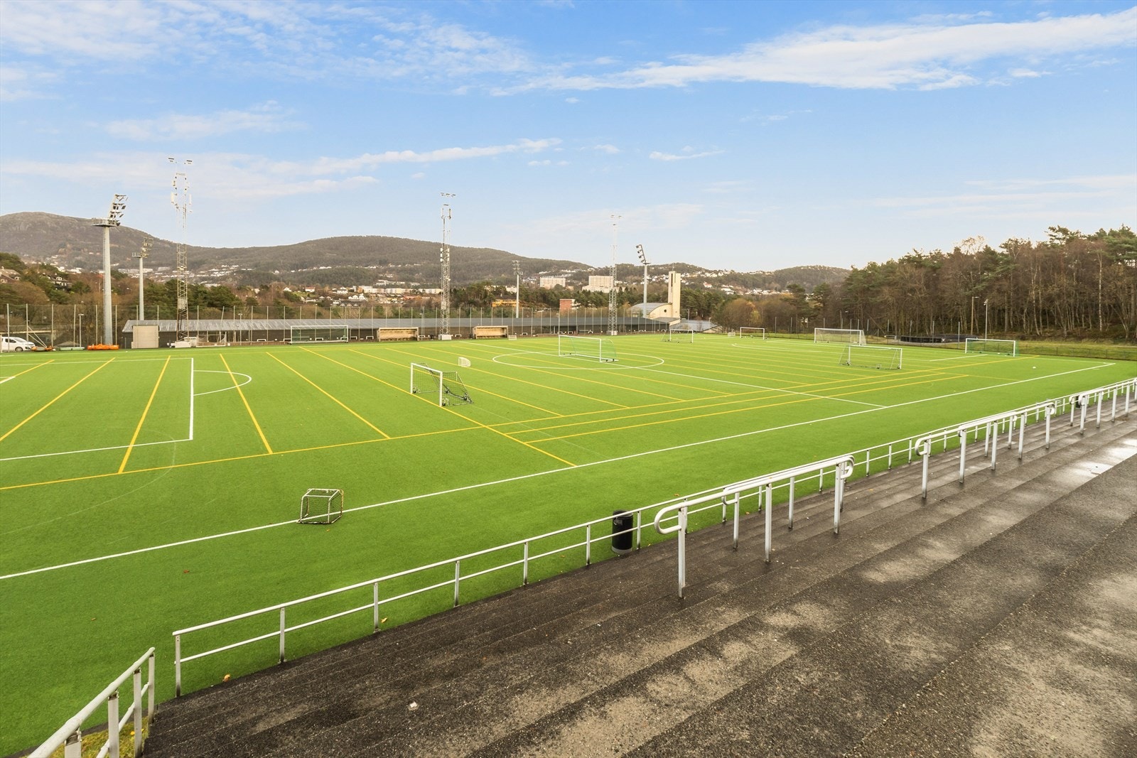 Varden idrettspark har kanskje et av landets flotteste og mest komplette fotball-anlegg Galleribilde