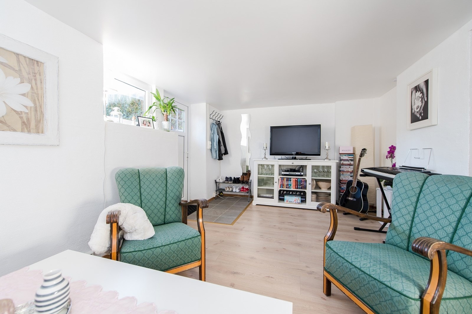 Innredet stue i underetasje (ikke godkjent til varig opphold) Galleribilde