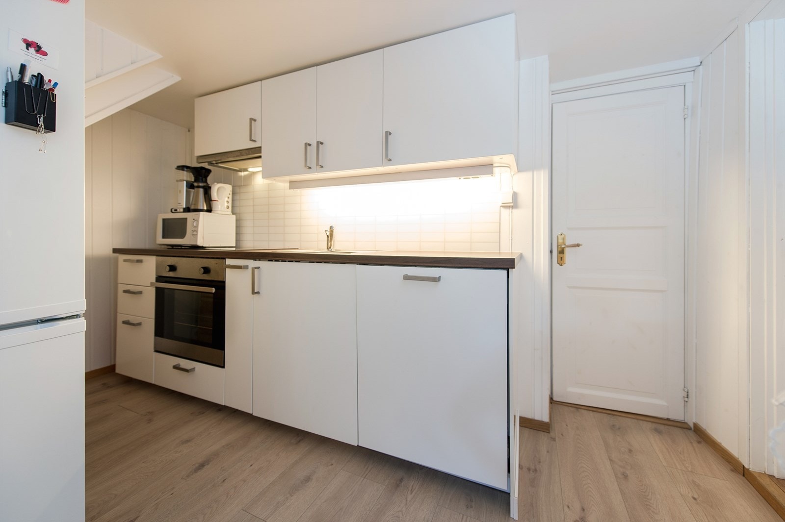 Innredet kjøkken i u. etg. (ikke godkjent til varig opphold) Galleribilde