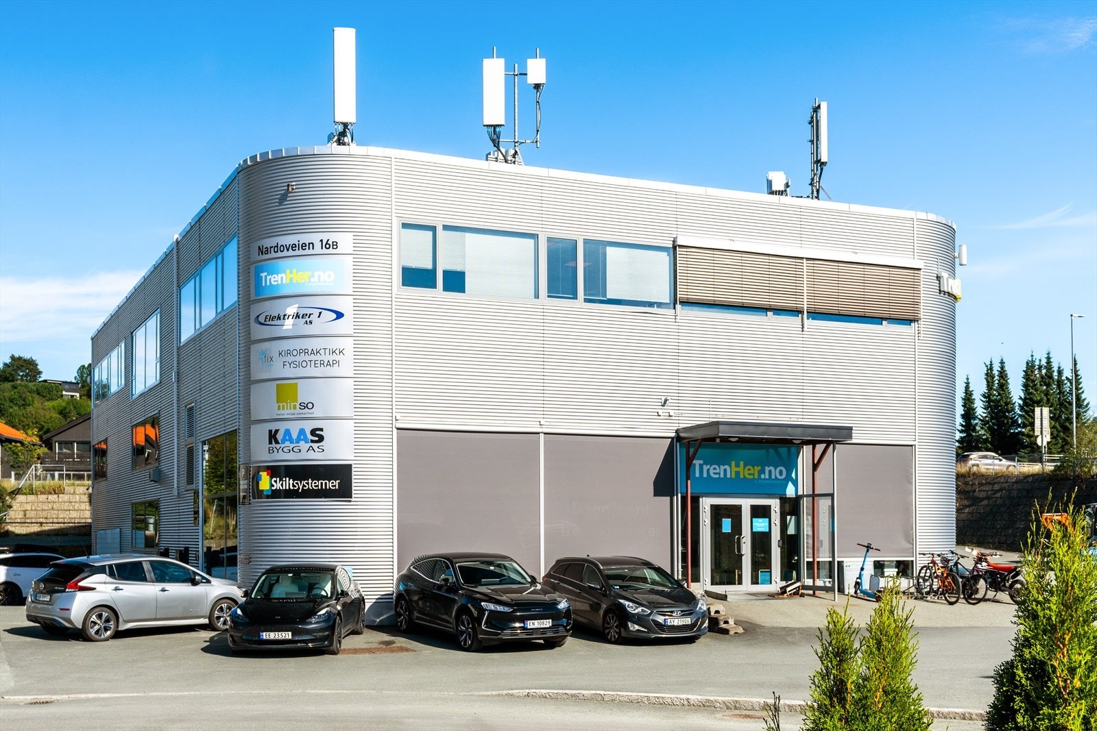 Det er flere treningskjeder i nærområdet, blant annet Trenher og Impulse på Nardo, samt 3T og Sit på Moholt. Galleribilde