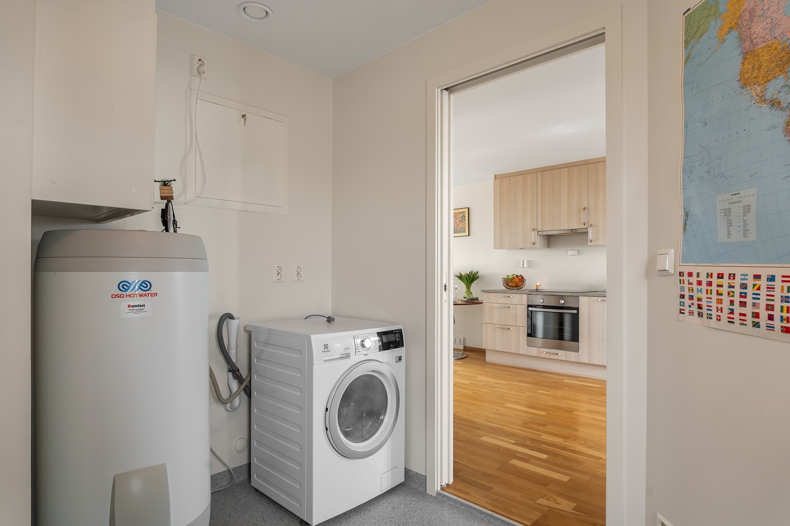 Bod med opplegg for vaskemaskin og varmtvannsbereder Galleribilde