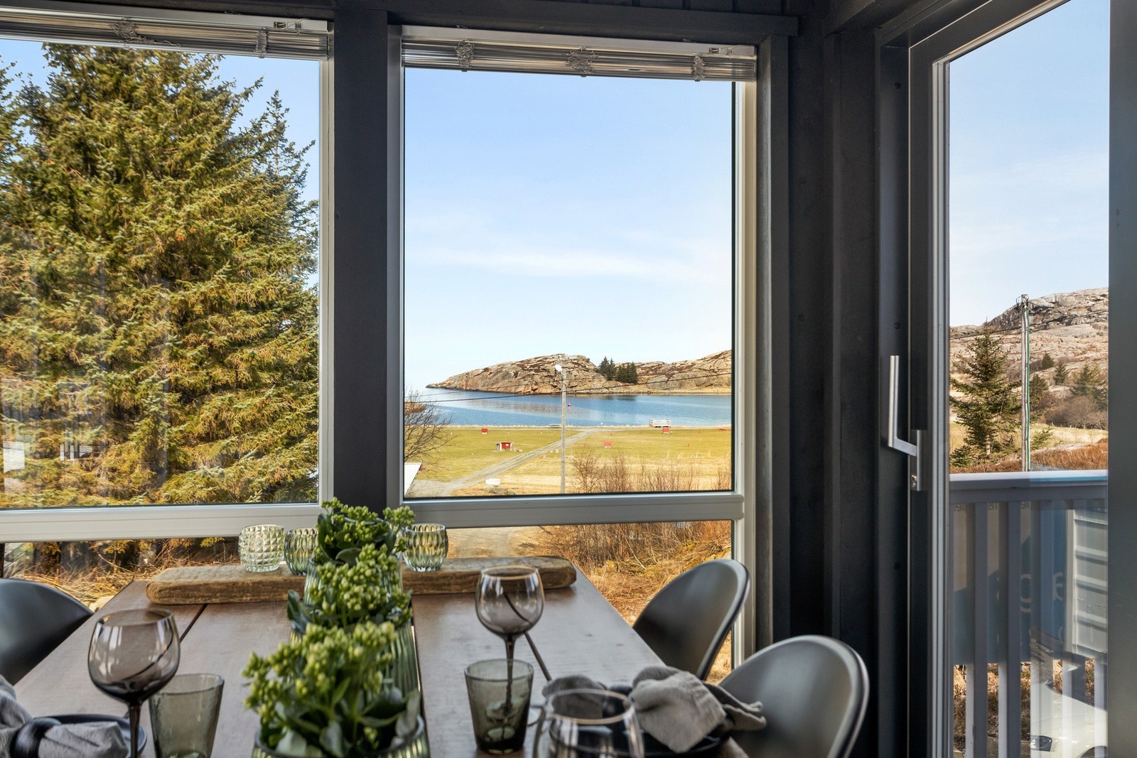 Her ligger alt til rette for å nyte et godt måltid i godt selskap! Galleribilde