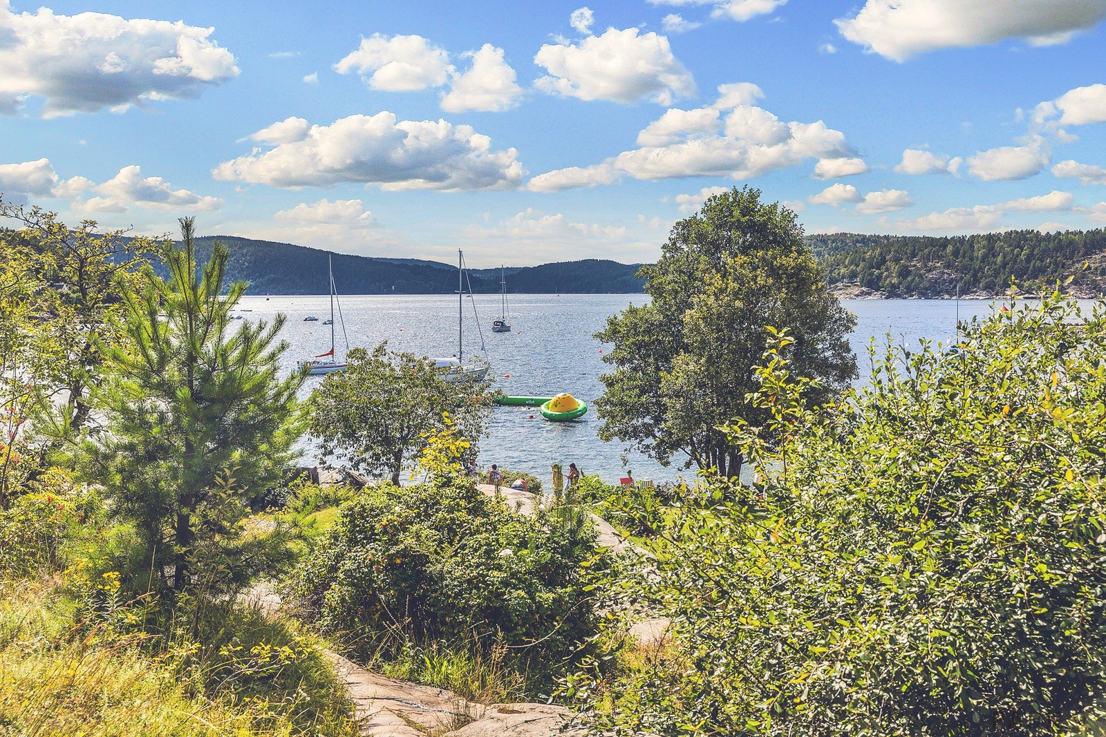 Nesodden er kjent for sin vakre kystlinje, fine turområder og et variert fritidstilbud for alle aldre. Galleribilde