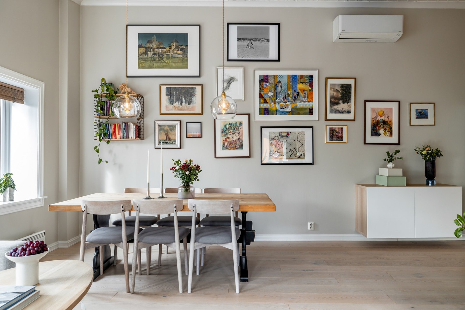 I tillegg er det installert varmepumpe som bidrar til et jevnt og godt inneklima. Galleribilde