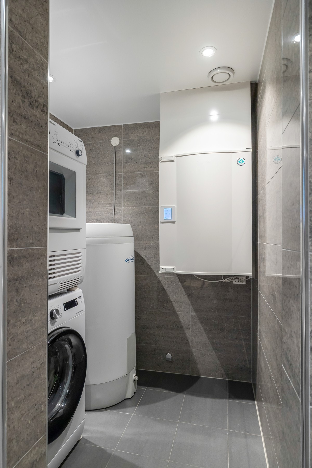 Det er opplegg for vaskemaskin og tørketrommel, samt en egen sone for teknisk utstyr. Galleribilde