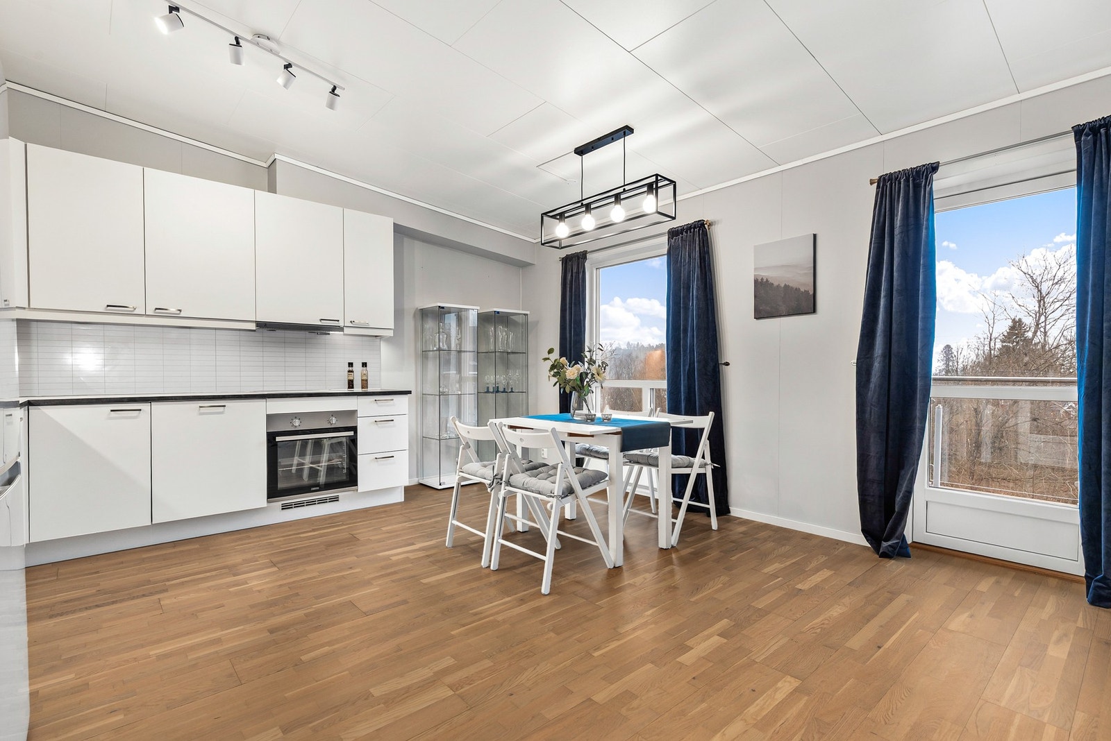 Videre er det installert ventilator i overskap og komfyrvakt Galleribilde