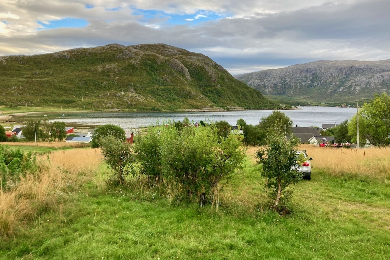 Bilde tatt fra framsiden av hytta. Galleribilde