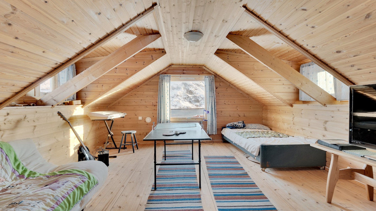 Loftstue /soverom. Galleribilde