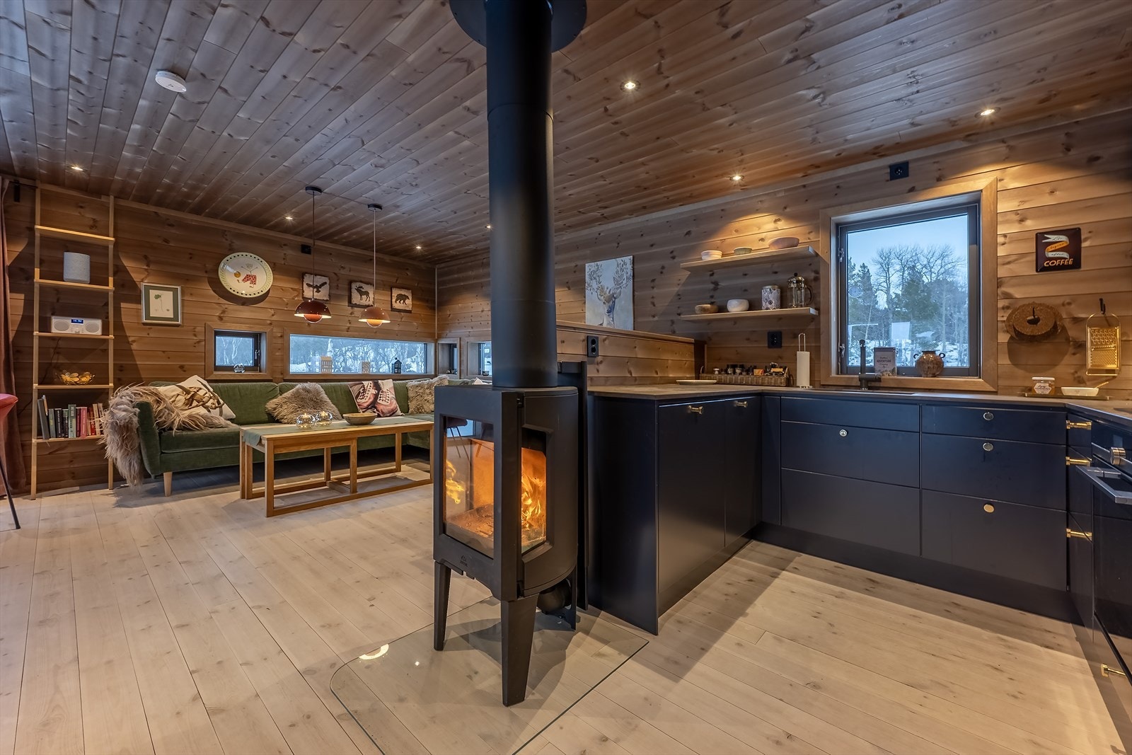 Kjøkken/stue (1. etasje) Galleribilde