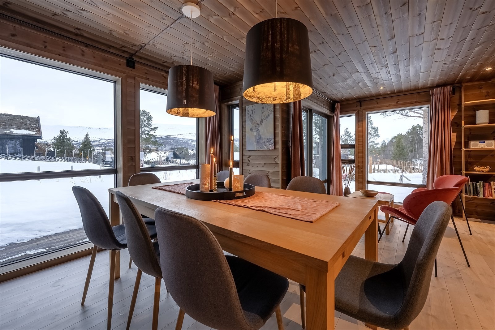 Spisestue (1. etasje) Galleribilde