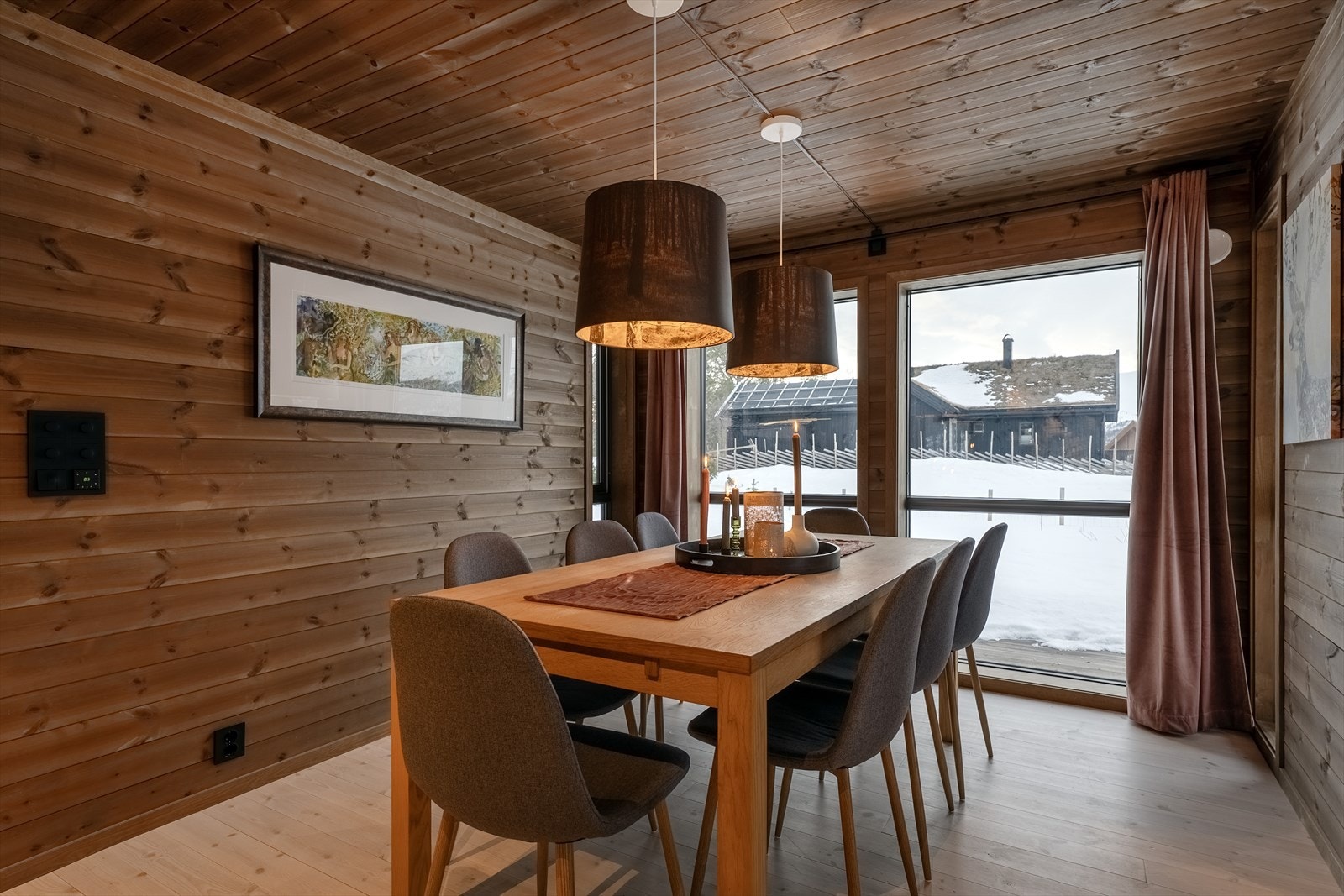 Spisestue (1. etasje) Galleribilde